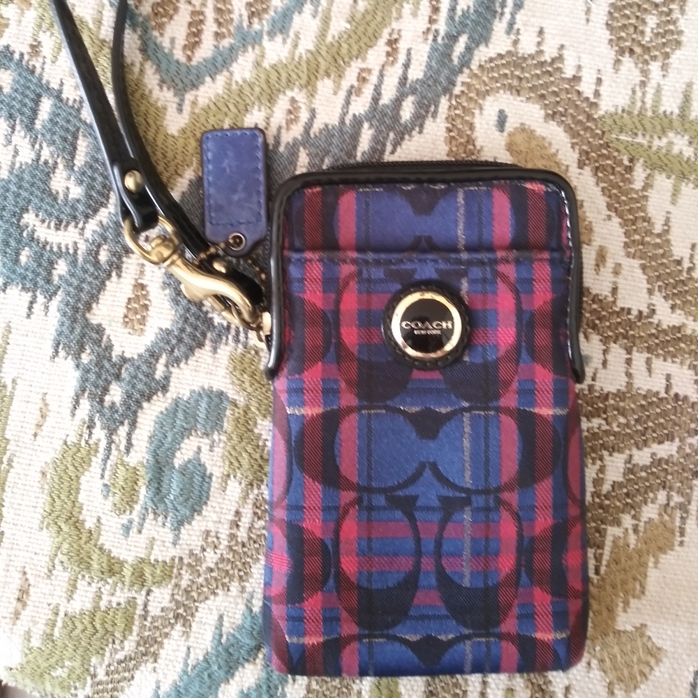 Coach wristlet wallet